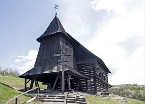 Hlasujte za drevený kostolík v Brežanoch