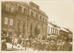 Foto: zdroj Tripolitana - Vyhlásenie Slovenskej republiky rád v Prešove z mestskej radnice 16. júna 1919